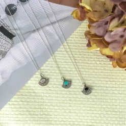 Collar Trisu · 3 Piedras -Alvent Tienda de ventas collarmediomadala 3colores scaled