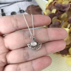 Collar Trisu · 3 Piedras -Alvent Tienda de ventas collarmediomandalanacar scaled